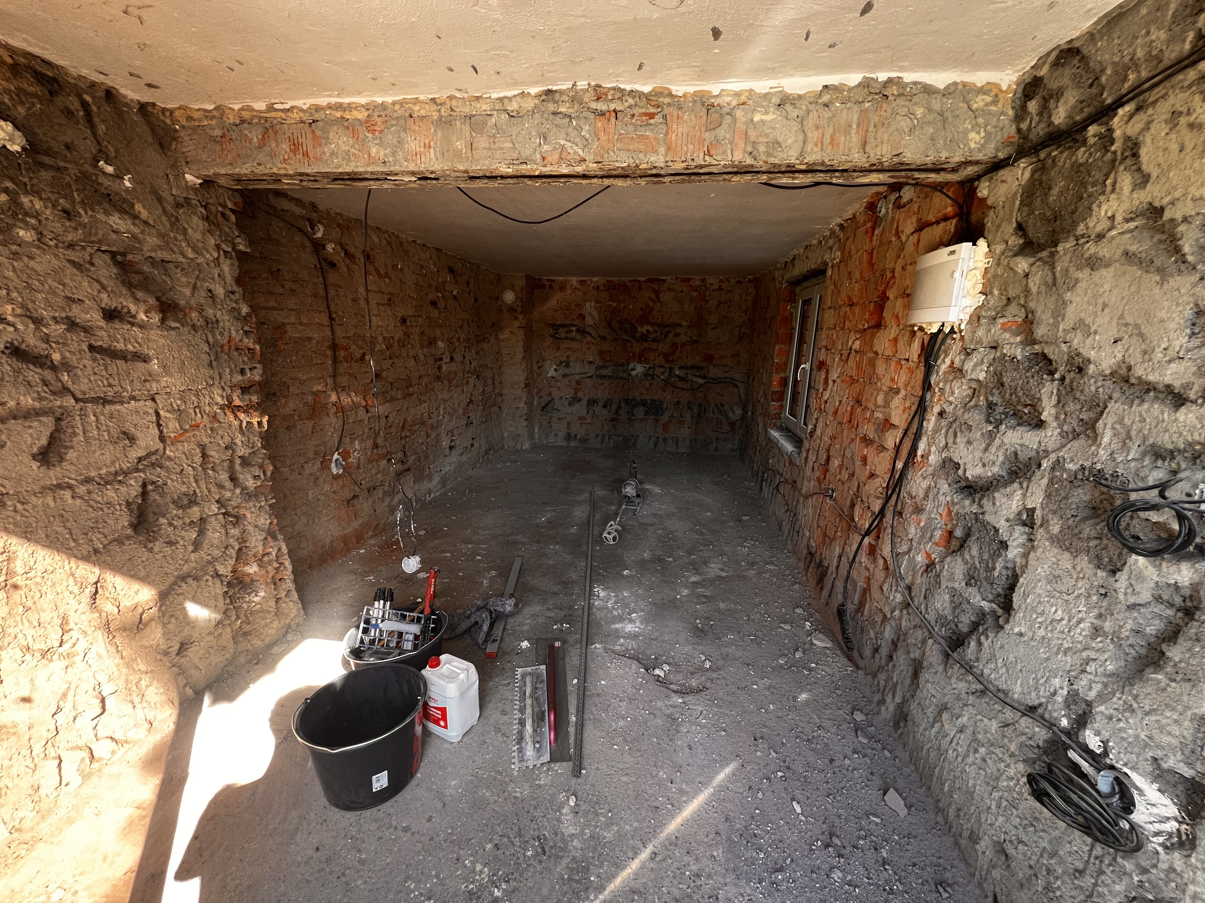 Garáž s komplexní rekonstrukcí - před